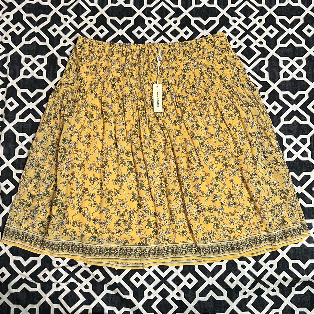 NWT Max Studio Ditsy Floral print, gathered waist skirt